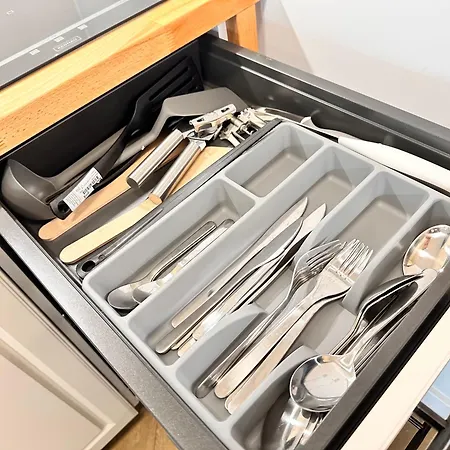 アパート Sun Towers 114